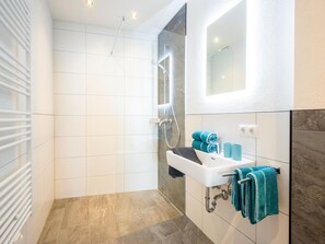 Apartment | Bathroom