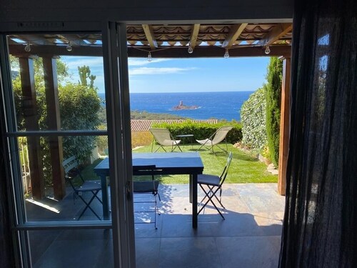 Villa, golden island view, a stone's throw from the beach. Breathtaking view!