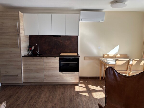 Kühlschrank, Mikrowelle, Geschirrspüler