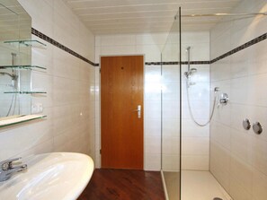 Apartment | Bathroom