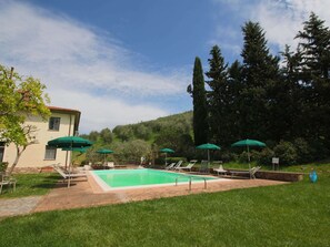 Casa | Piscina | Una piscina al aire libre