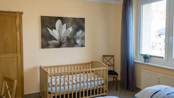 Apartment | 5 bedrooms, individually furnished, iron/ironing board, bed sheets