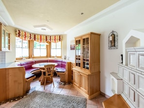 Apartment | Dining - Cosy Apartment With Tiled Stove (Radstadt)