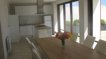 雪櫃、微波爐、焗爐、爐具