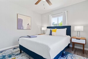 4 Schlafzimmer, Schreibtisch, Verdunkelungsvorhänge