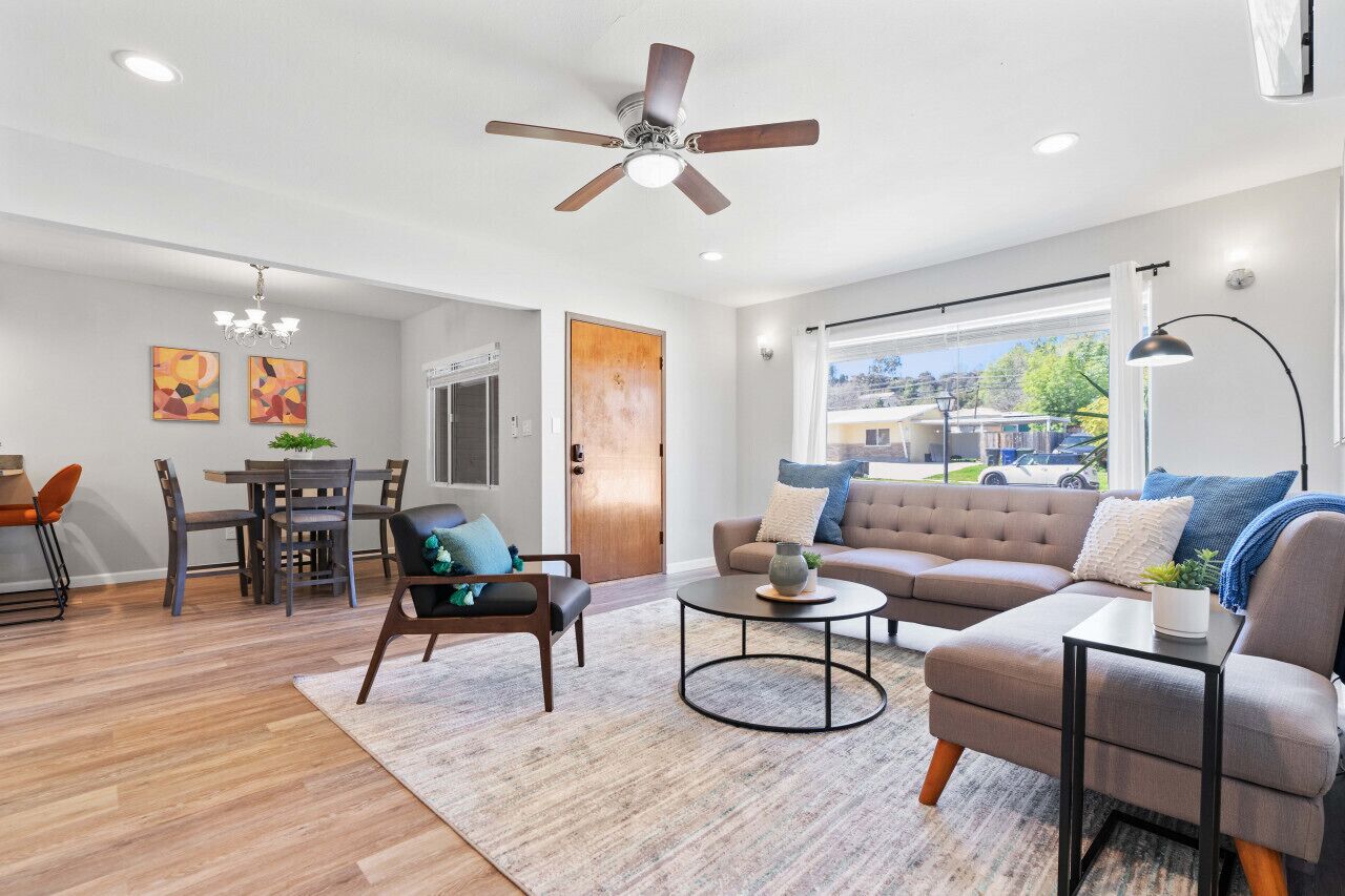 Smart TV, Hulu, streaming services