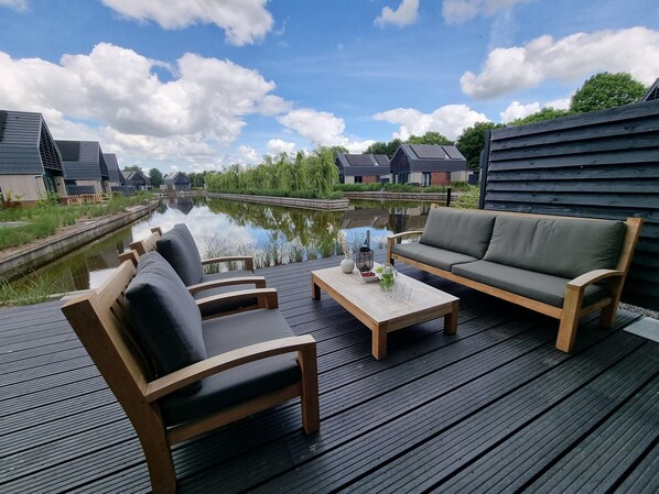 House | Balcony - Luxurious Detached Water Villa With Jetty (Balk)