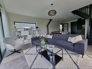 House | Living area - Luxurious Detached Water Villa With Jetty (Balk)