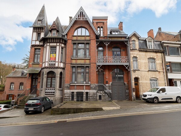 House | Exterior - Beautiful Holiday Home in Dinant With Garden (Dinant)