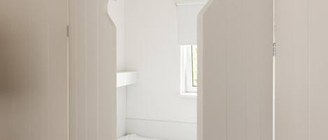 House | 7 bedrooms, individually furnished, bed sheets