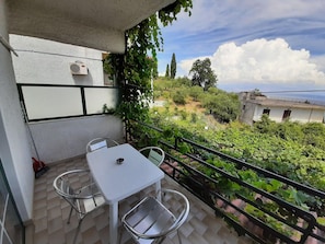 Apartment | Dining