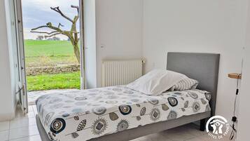 6 bedrooms, free WiFi, bed sheets