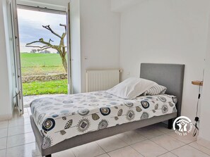 6 bedrooms, free WiFi, bed sheets