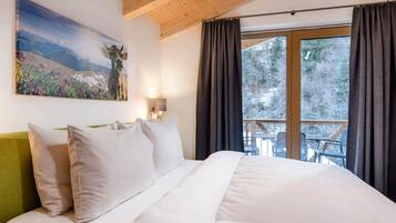 House | 1 bedroom, individually furnished, bed sheets