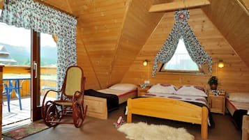 Chalet | Dilengkapi dengan perabotan berbeda-beda dan setrika/meja setrika