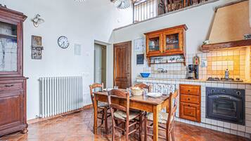 2 bedrooms, individually furnished, iron/ironing board, bed sheets