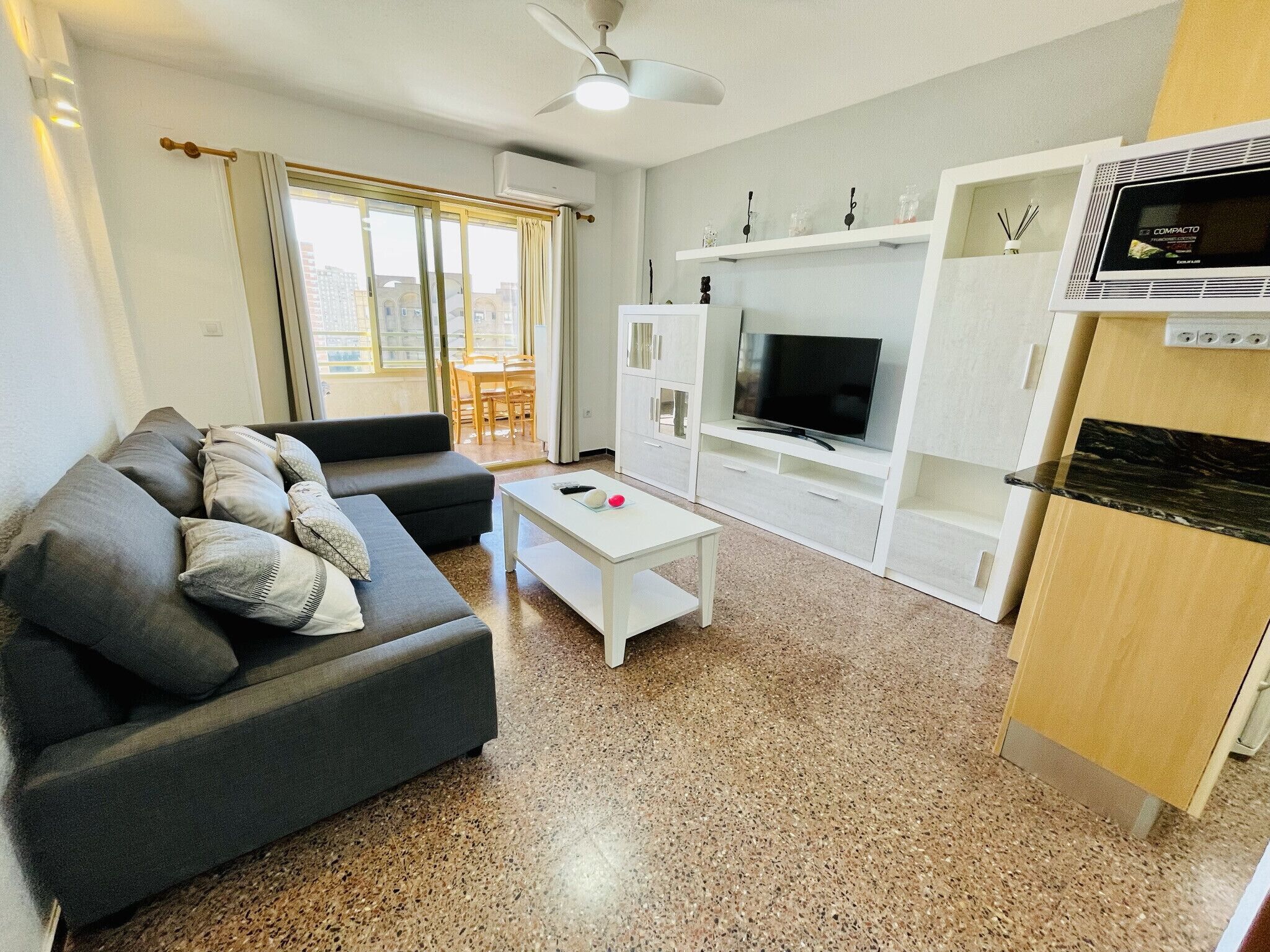 A970 - Nice Flat Next To The Bali Hotel And All Amenities - Benidorm