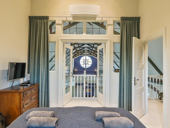 5 bedrooms, individually furnished, bed sheets - Unique Villa in Rinsumageest With Sauna (Rinsumageest)