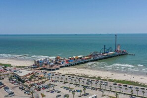 Beach nearby - Island Time Poolside | Walk to Beach | Pier (Galveston)