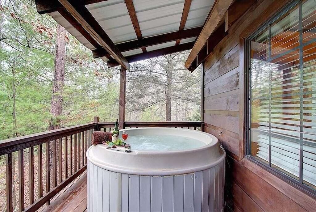 Romantic Cabin w\/ HOT TUB!  Fire Pit &  Views!