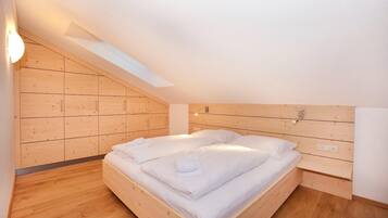Apartment | 4 bedrooms, bed sheets