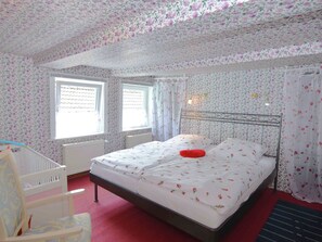 Maison | 7 chambres, ameublement personnalisé, fer et planche à repasser