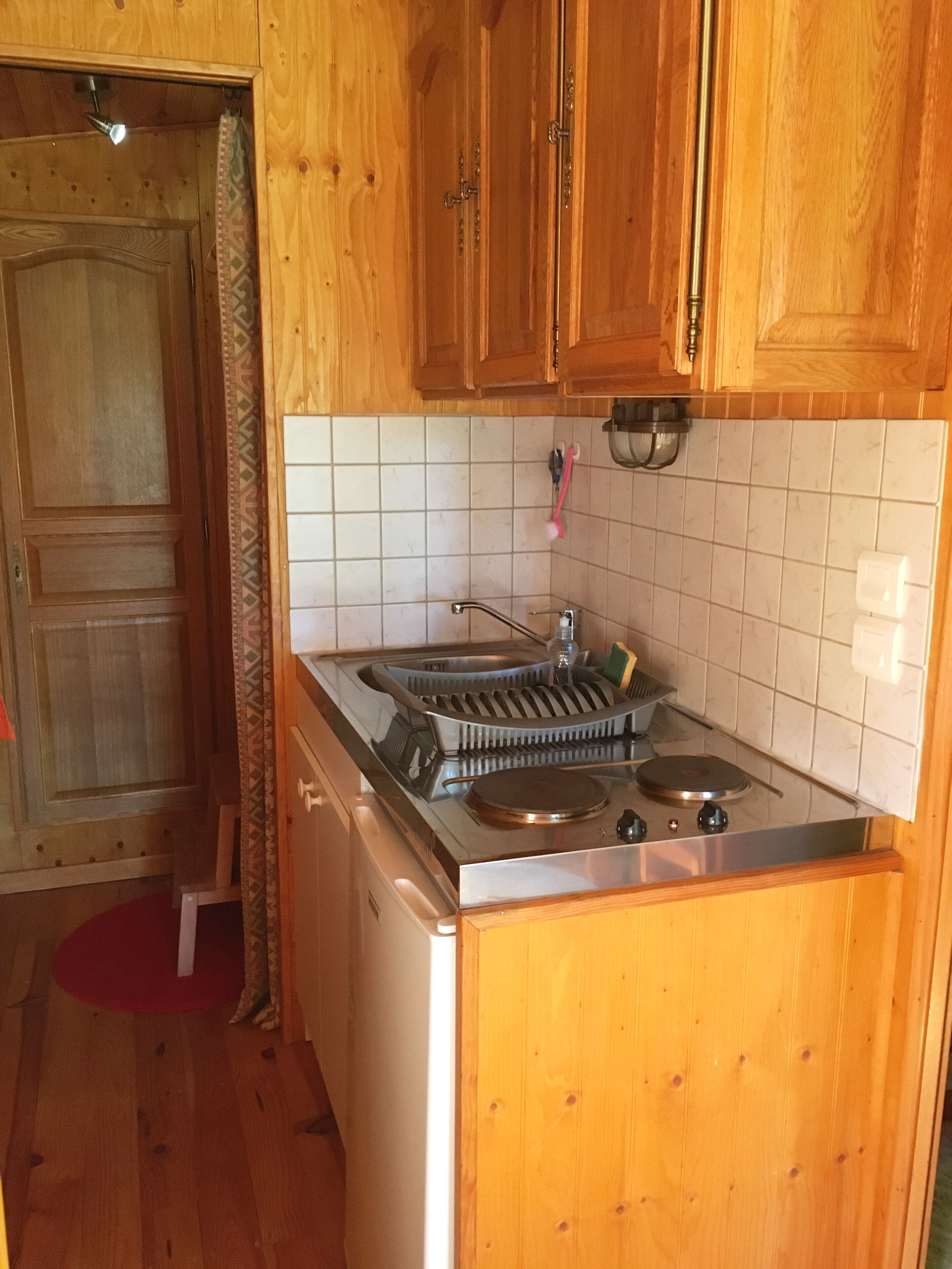 Fridge, microwave, stovetop, coffee/tea maker