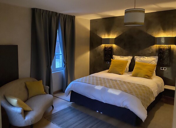 5 bedrooms, desk, iron/ironing board, free WiFi