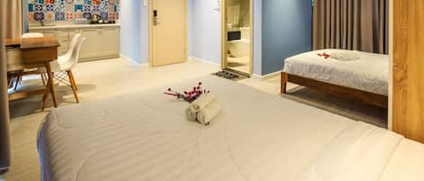 Suite estudio de lujo | Artículos del minibar gratis y insonorización