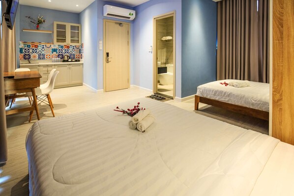 Luxury Studio Suite | 1 bedroom, free minibar, soundproofing, iron/ironing board