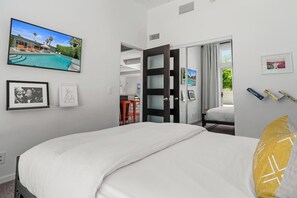 3 bedrooms, iron/ironing board, internet, bed sheets