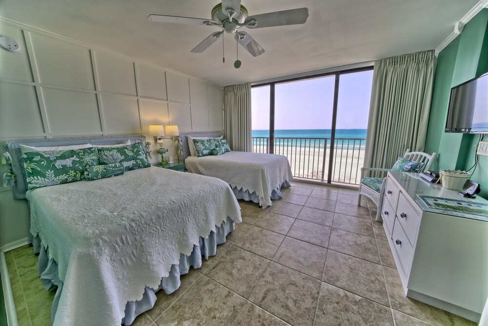 Seachase E204 Beachfront Condo with Stunning Views, Pool, and Elevator