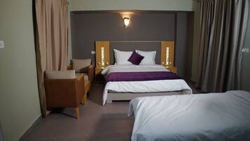 Comfort Quadruple Room | Laptop workspace, bed sheets