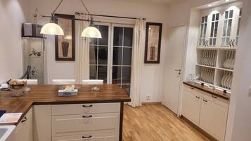 Rumah | Dapur pribadi | Lemari es, microwave, oven, dan mesin pencuci piring