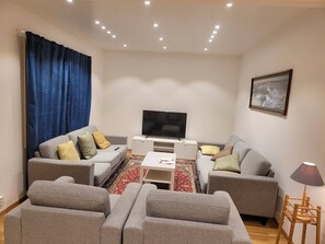 Hus | Vardagsrum | Eldstad