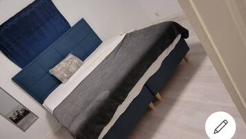 Talo | 2 makuuhuonetta, silitysrauta/-lauta, ilmainen Wi-Fi, vuodevaatteet