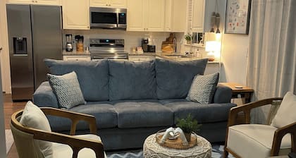 SUNSHINE ON PINE : Coastal Casual Cottage : Mid-Island : Family-Friendly