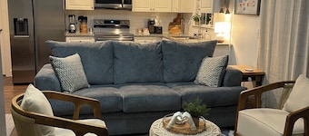 SUNSHINE ON PINE : Coastal Casual Cottage : Mid-Island : Family-Friendly
