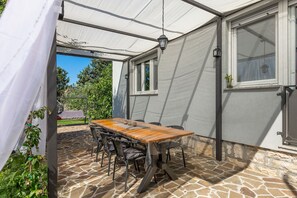 Outdoor dining - Chill out . (Marcana)