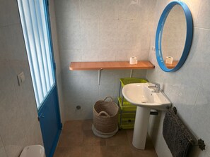 Ducha, toallas, jabón y champú