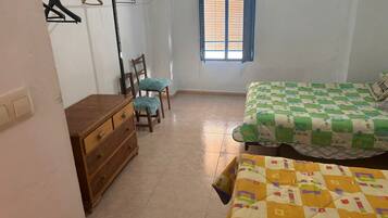 3 slaapkamers, een bureau, een strijkplank/strijkijzer, gratis wifi