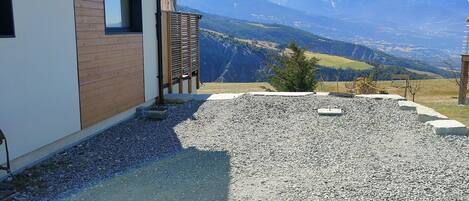 المنطقة المحيطة بالمنشأة