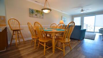 Townhome, 2 Bedrooms | Dining