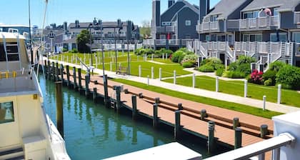Harbour Island 21c 2 Bedroom Townhouse by RedAwning
