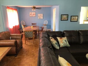 Casa, 4 quartos | Área de estar