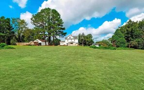 Property grounds - Relaxing 5 bd home with 1 bd Apartment on 2.5 acres near MD beaches (Berlin)