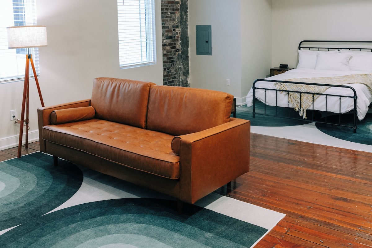 Estudio | 2 habitaciones, edredón y muebles diferentes
