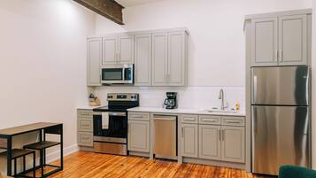 Standard Suite, 1 King Bed | Private kitchen | Microwave, oven, stovetop, dishwasher