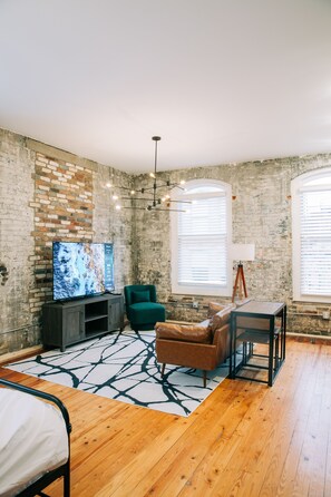 Standard Studio | Living area | 55-inch Smart TV with cable channels - The St. Clair (Frankfort)