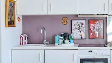 Lejlighed | Privat køkken | Køleskab, ovn, kogeplade, elkedel